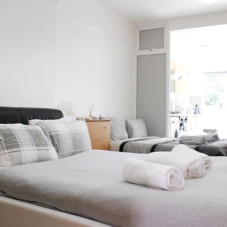 Large Studio Garden Flat On Golders Green Road لندن المظهر الخارجي الصورة