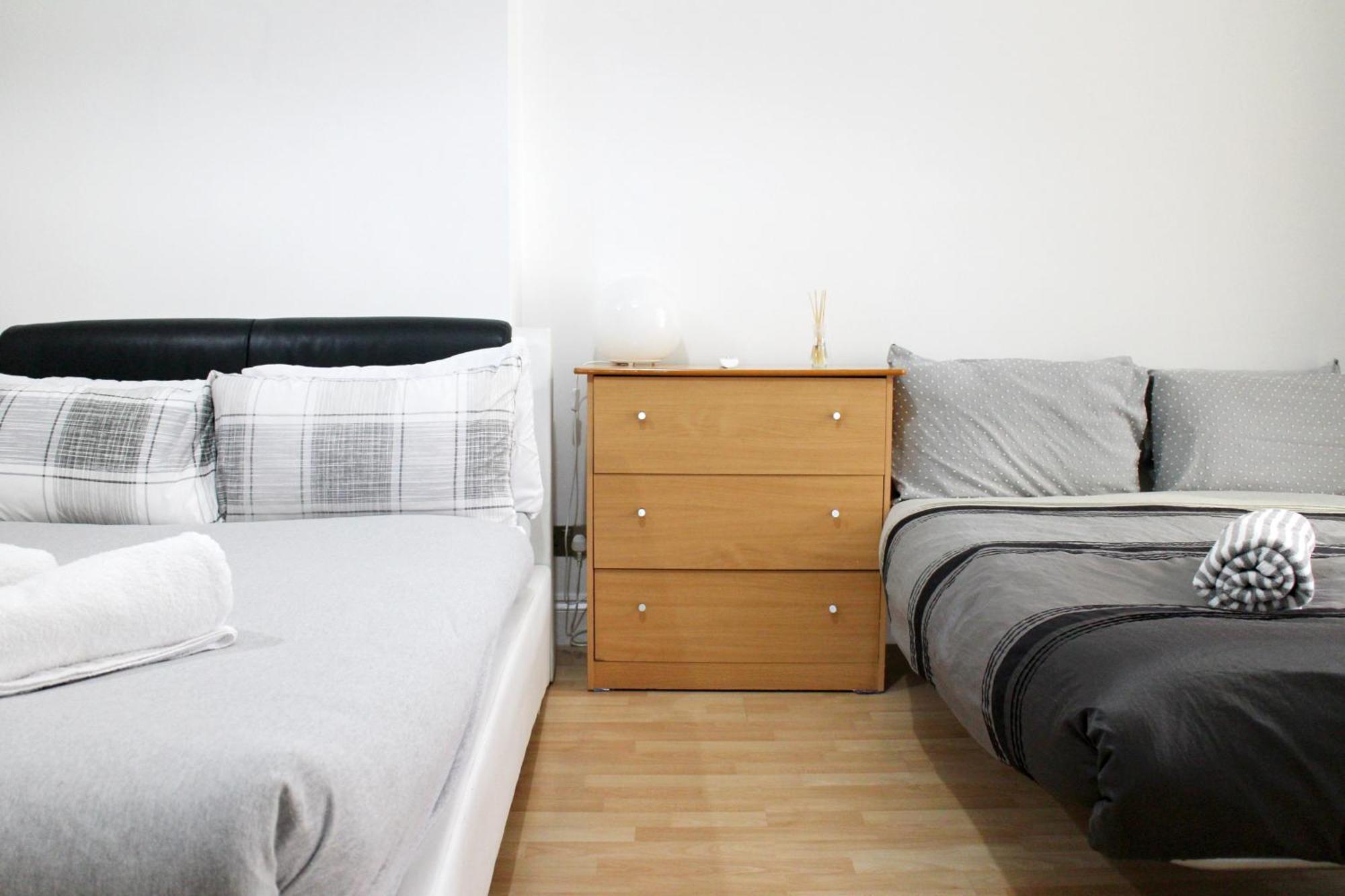 Large Studio Garden Flat On Golders Green Road لندن المظهر الخارجي الصورة