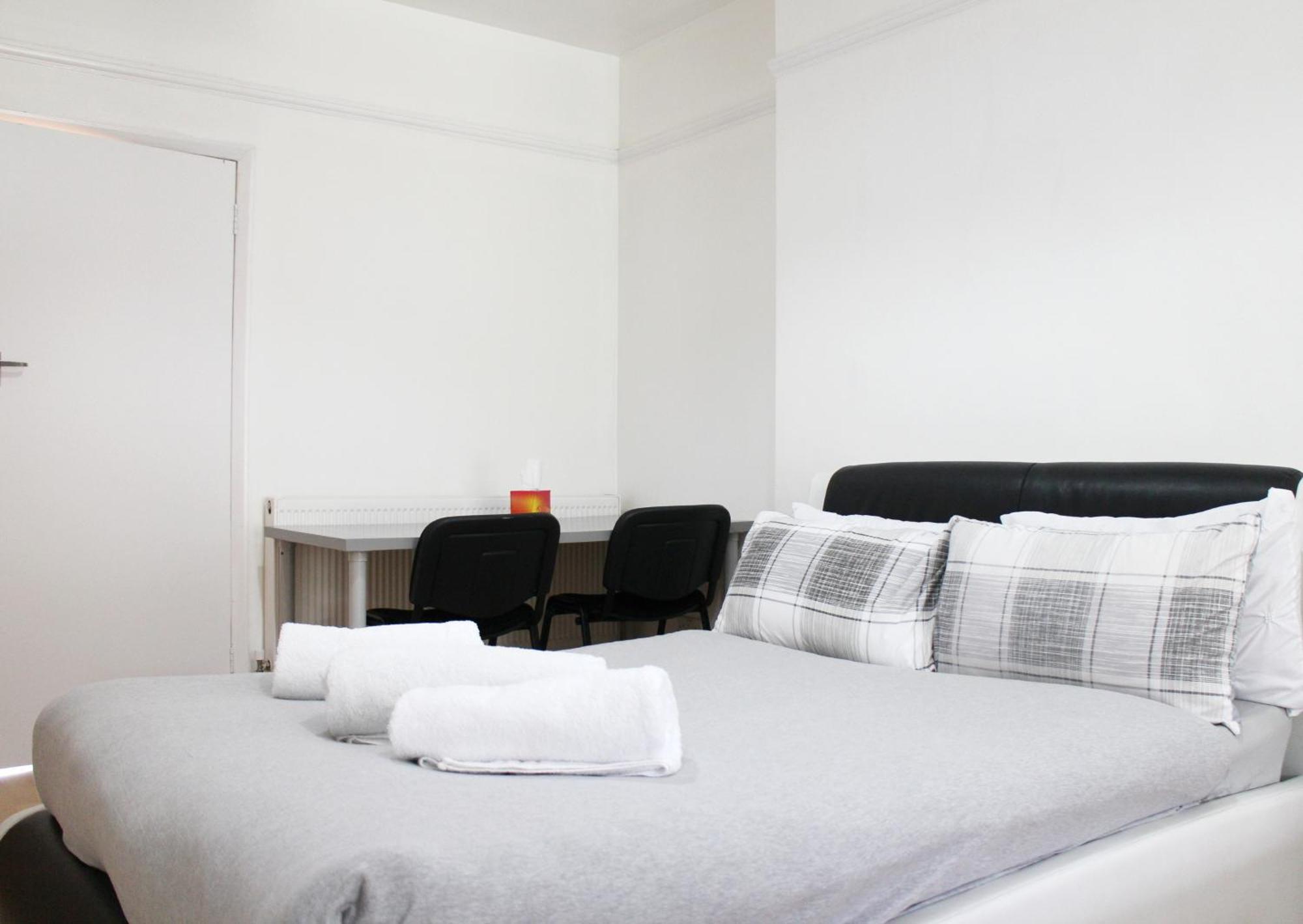 Large Studio Garden Flat On Golders Green Road لندن المظهر الخارجي الصورة