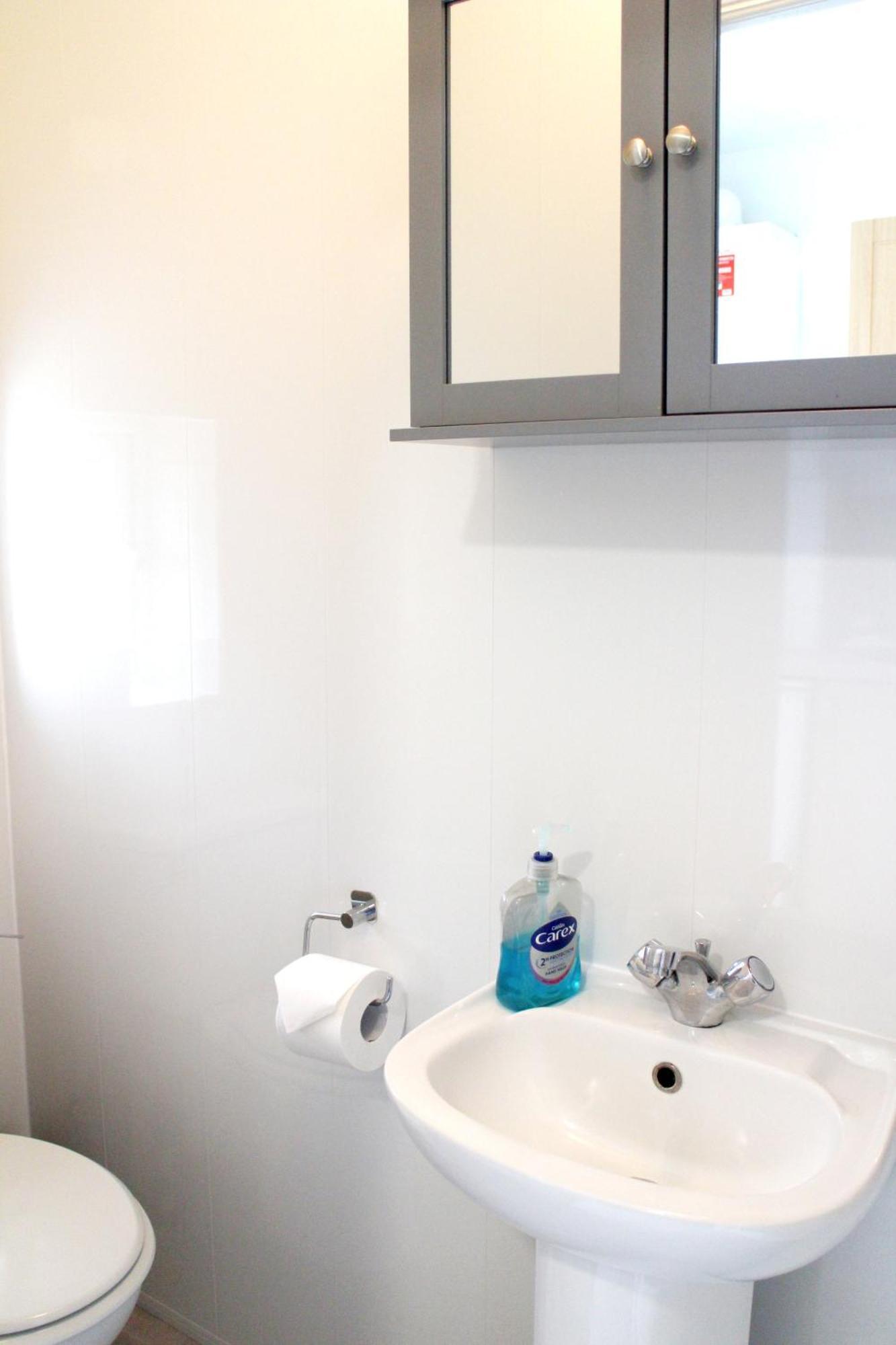 Large Studio Garden Flat On Golders Green Road لندن المظهر الخارجي الصورة