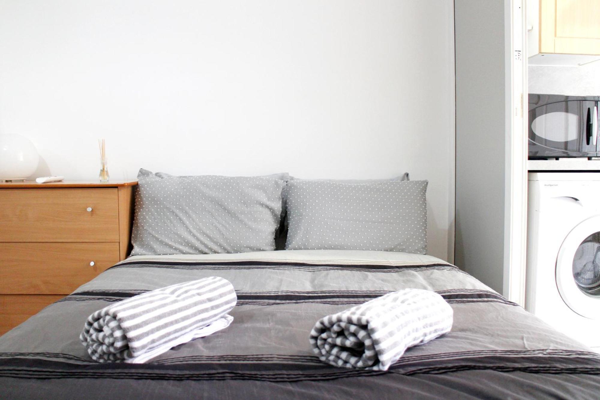 Large Studio Garden Flat On Golders Green Road لندن المظهر الخارجي الصورة