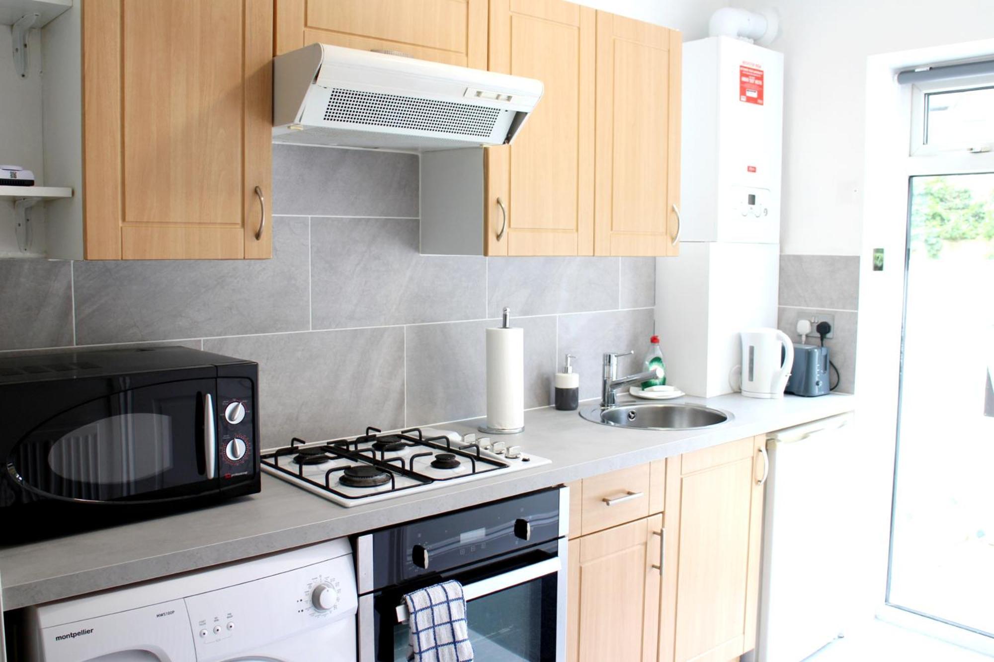 Large Studio Garden Flat On Golders Green Road لندن المظهر الخارجي الصورة